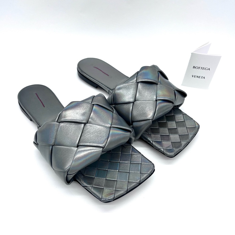Bottega veneta Lido Flat Sandal oyster